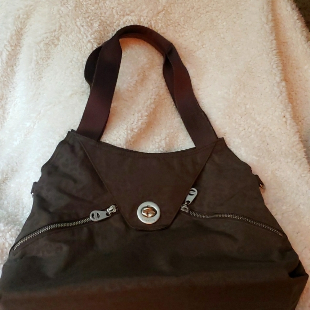 BAGGALLINI CROSS BODY or over the arm PURSE. LOTS OF COMPARTMENTS & STYLE!